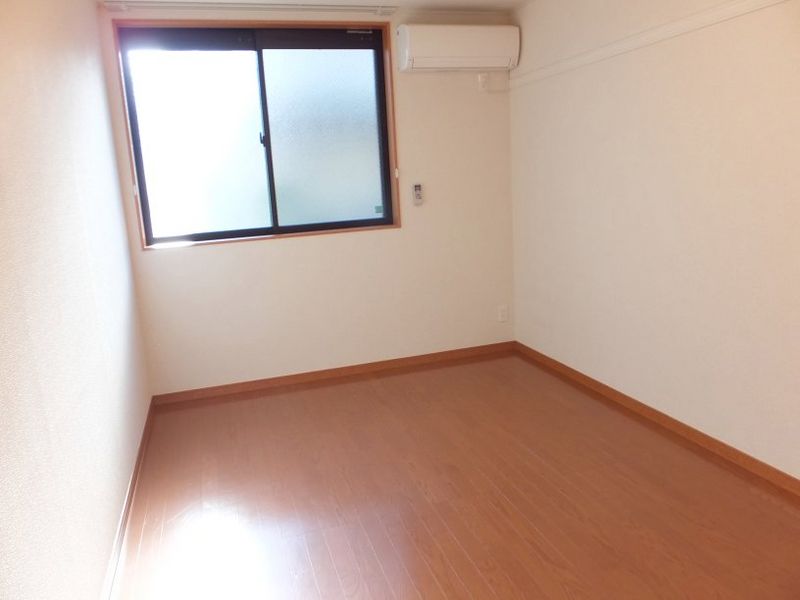 レオパレスグランドＫＩⅡ 寝室