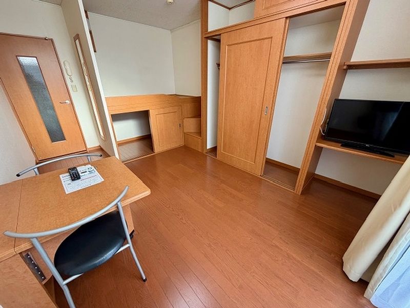 レオパレスブリッシュ西原 居間