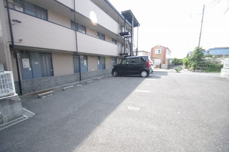 レオパレスサニーヒル 駐車場