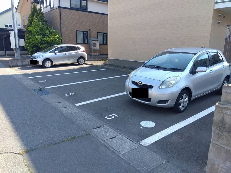 レオパレスイチ 駐車場
