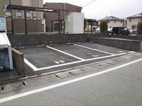 レオパレスひまわり 駐車場
