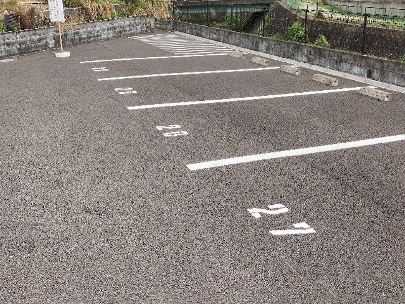 レオパレス西京 駐車場