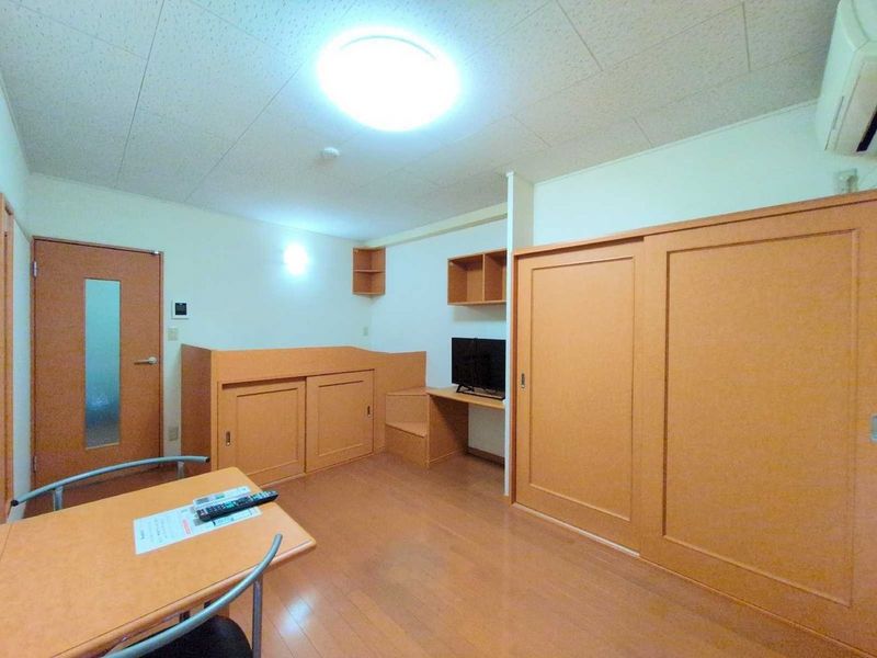 レオパレス北平野 居間