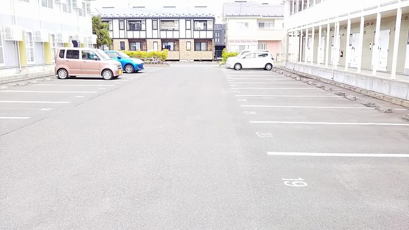 レオパレスｔｒｏｉｓピエールＢ 駐車場