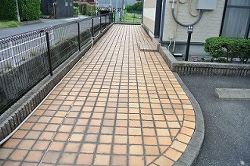 レオパレスウエスト　ヴァリー エントランス