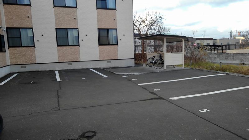 レオパレスリブ　クローリス 駐車場