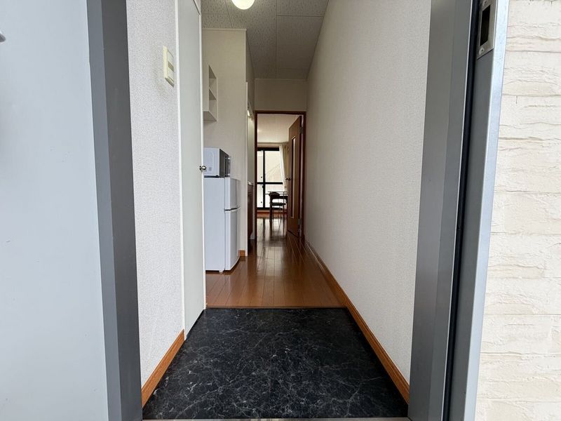 レオパレス天王 玄関