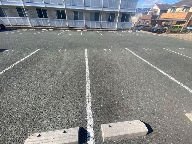 leopalace Esperanza V Parking lot