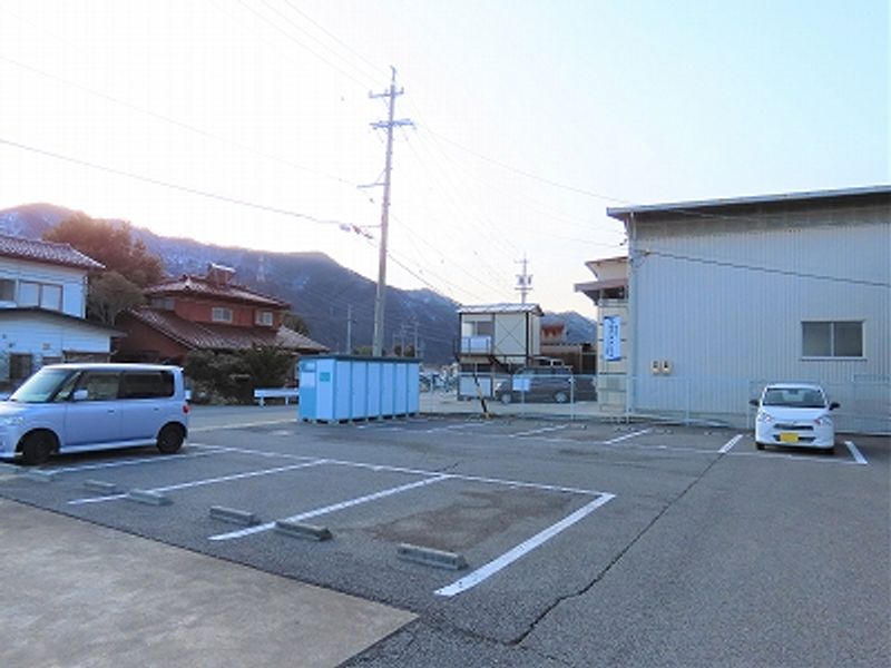 レオパレスコンフォール 駐車場
