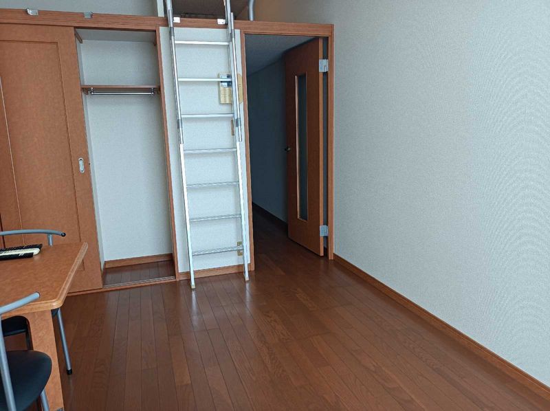 レオパレスジュネス紫原 居間