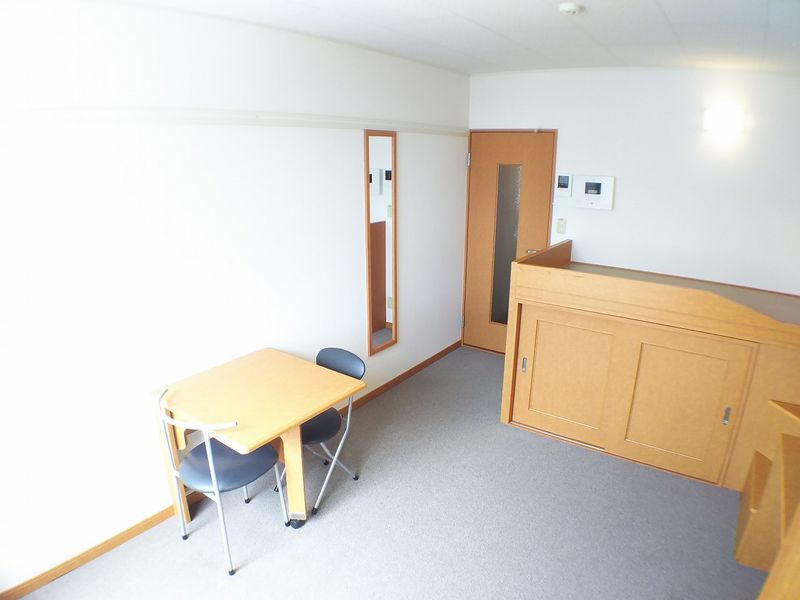 レオパレスレウニール 居間