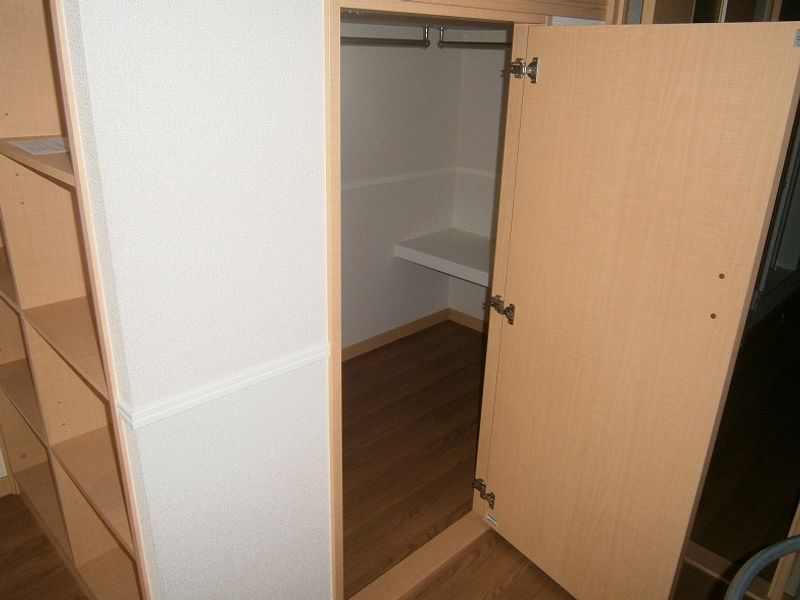 レオパレスリュエル 収納