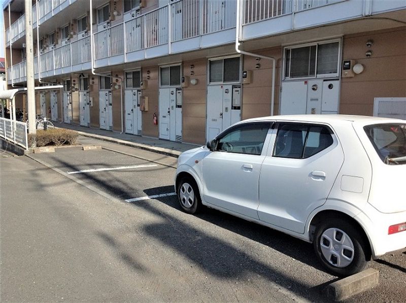 レオパレスパークヒルアオキ 駐車場