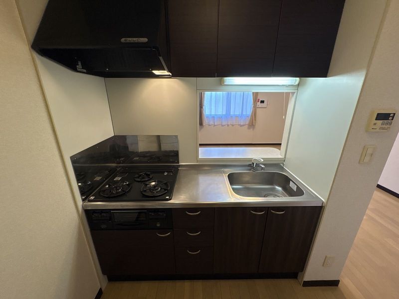 LEONEXT Road Sky Kitchen