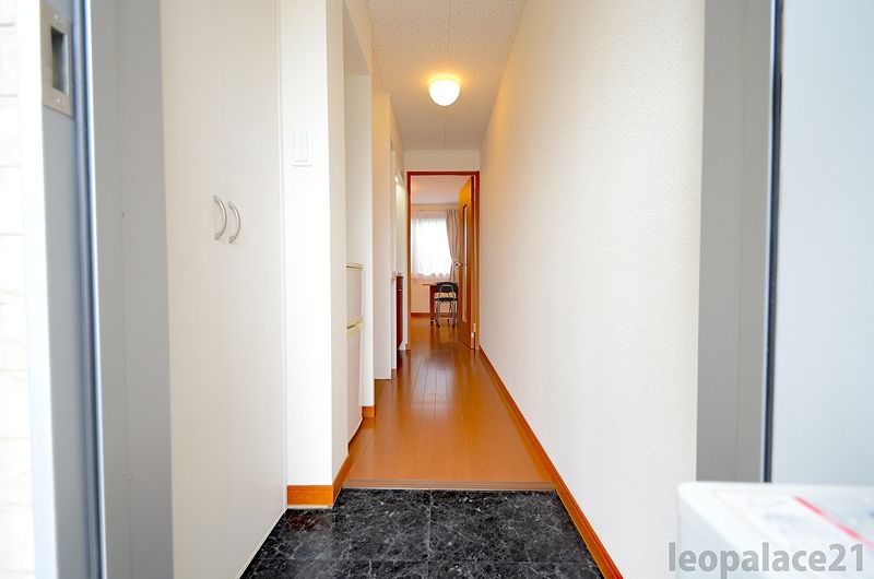 leopalace Riverside B 玄关