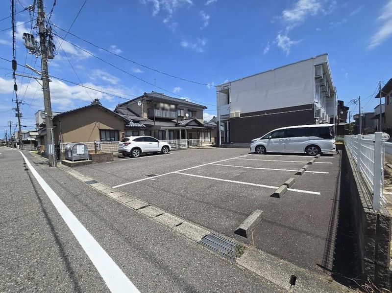 レオパレステイラウンジ 駐車場