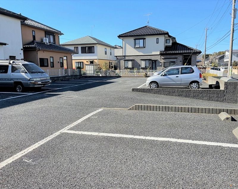 レオパレスホープ 駐車場