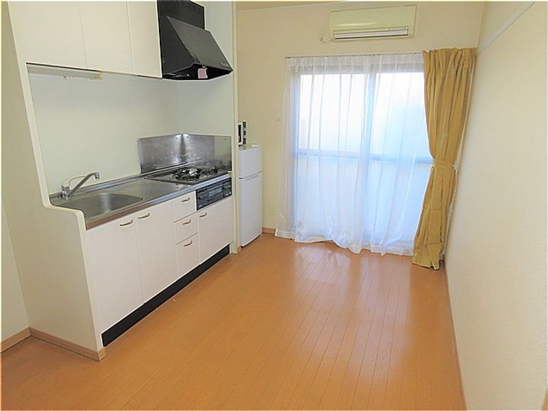 レオパレスリュミエール 居間