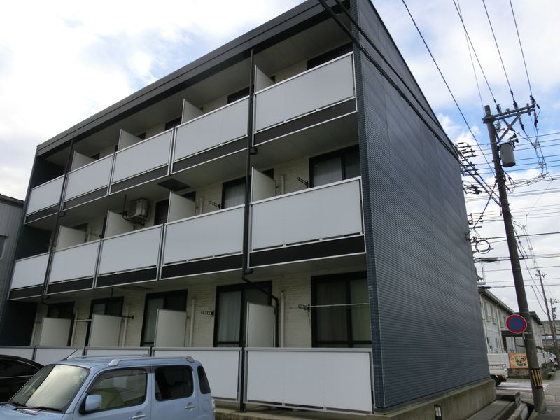 レオパレスマハロ 外観