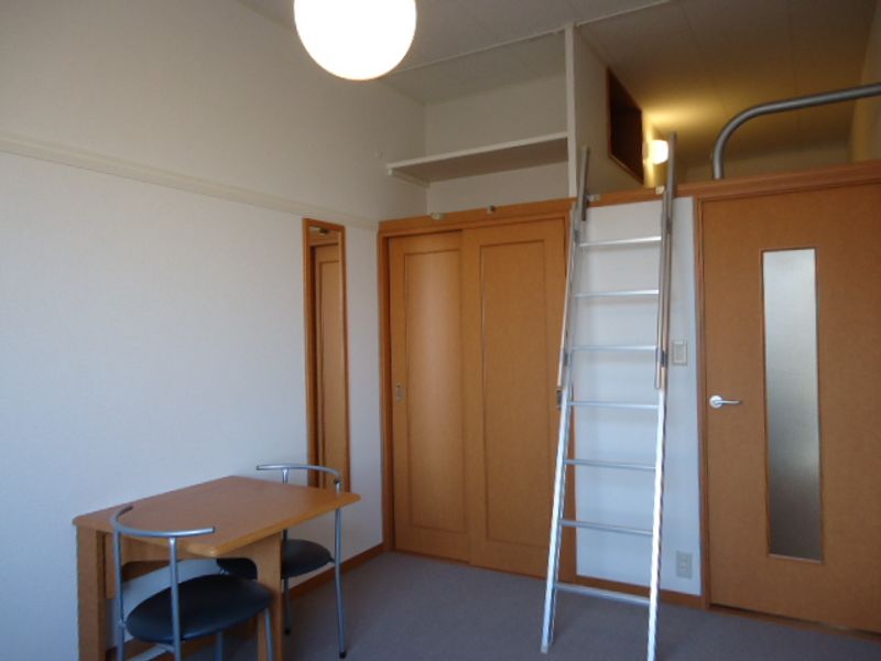 レオパレスハルカ 居間