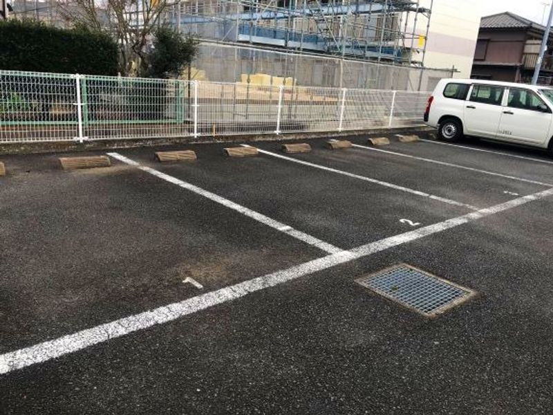 レオパレスフラン 駐車場