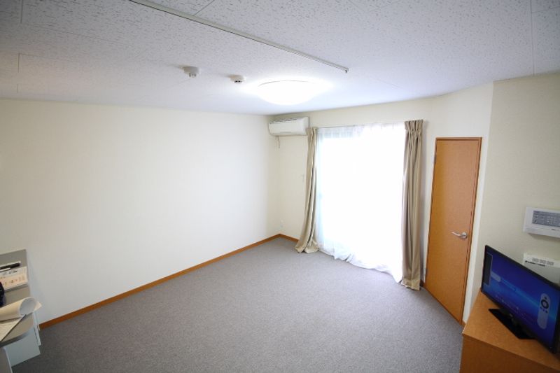 レオパレスひいらぎⅤ 居間