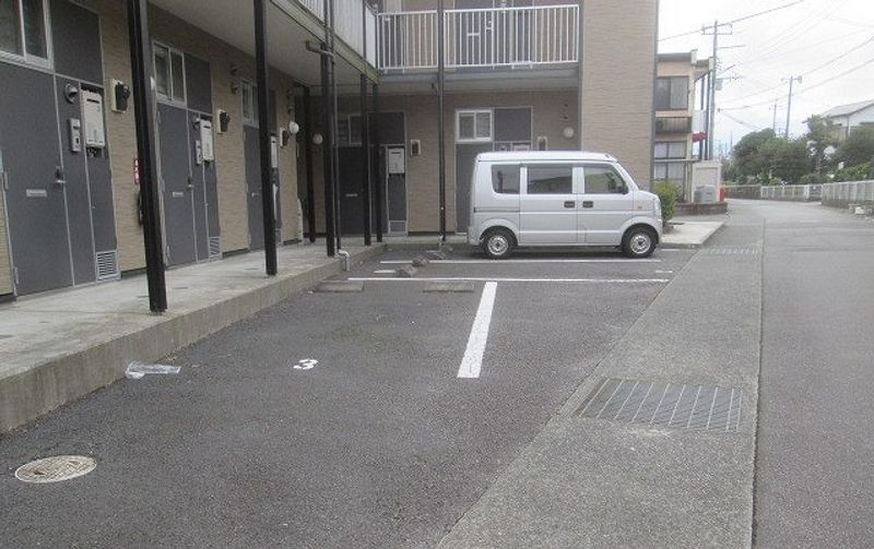 レオパレス六角堂 駐車場