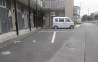 レオパレス六角堂 駐車場