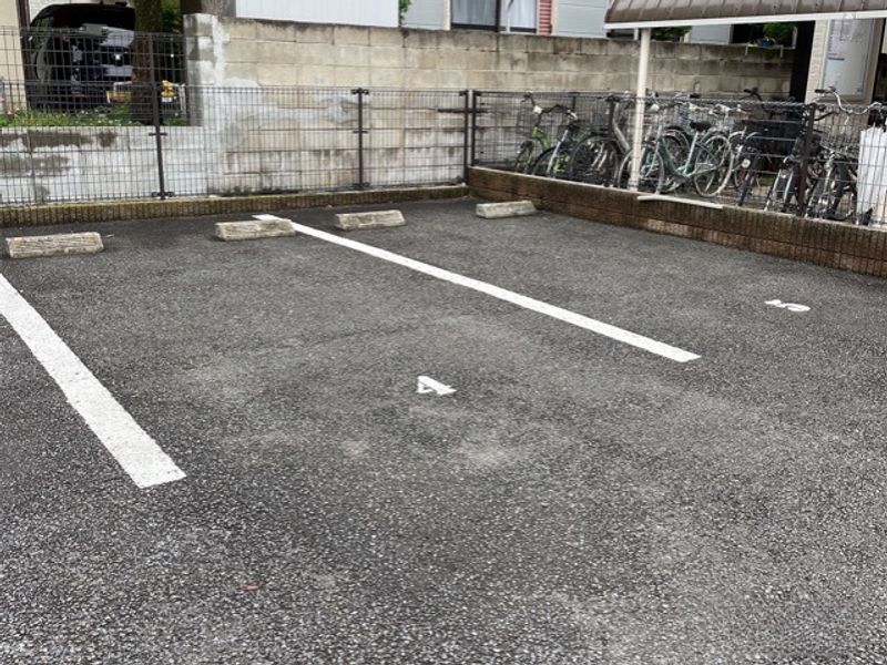 レオパレスわかば 駐車場