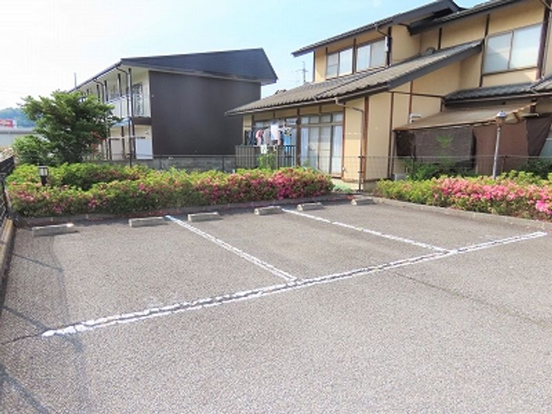 レオパレスノヴェル 駐車場