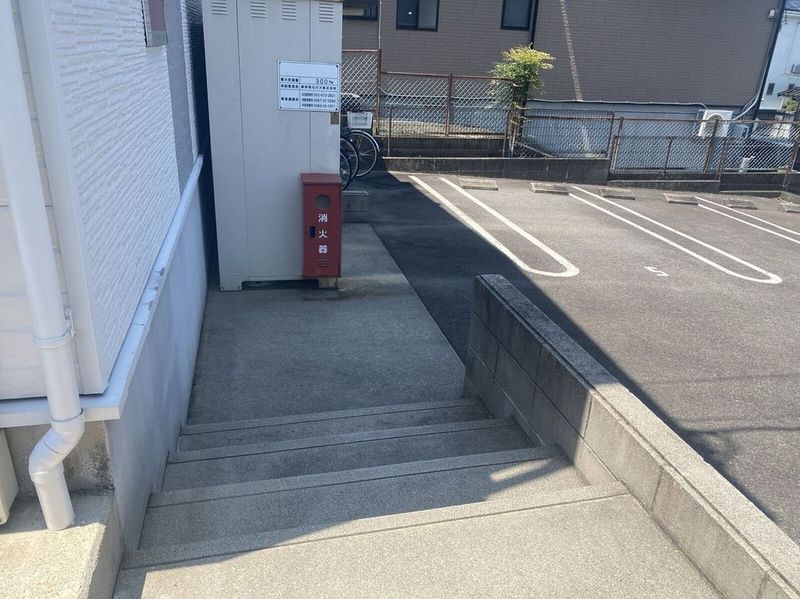 レオパレス土原 エントランス