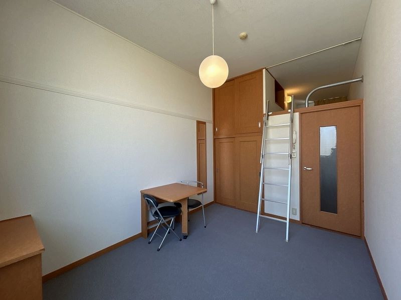 レオパレスサニー 居間