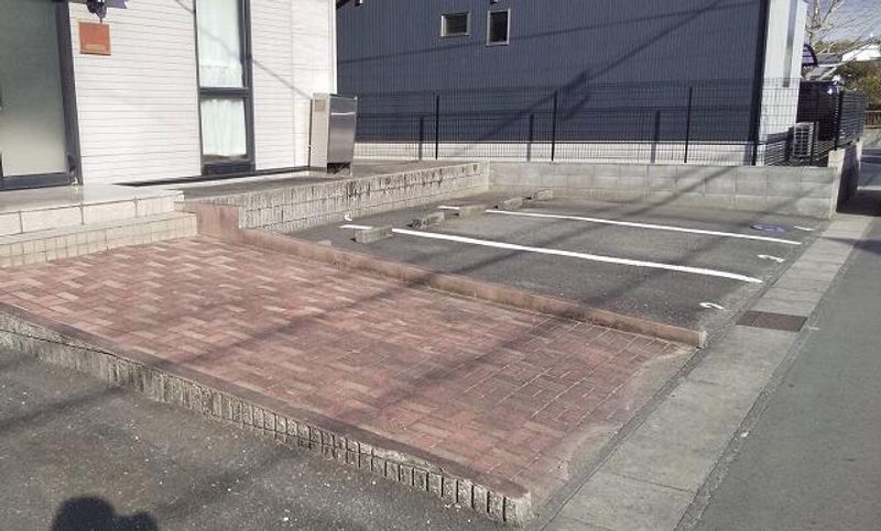 レオパレスイーストリバー 駐車場