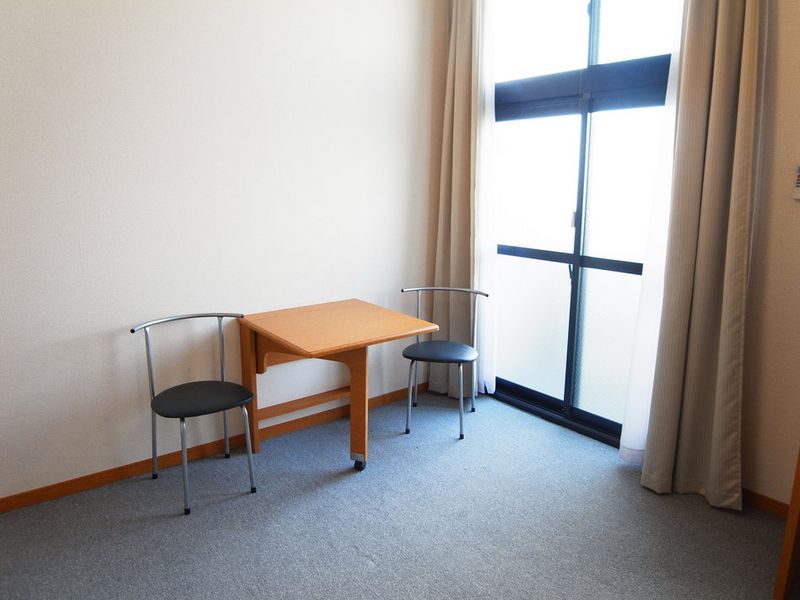 レオパレスクレール川崎 居間