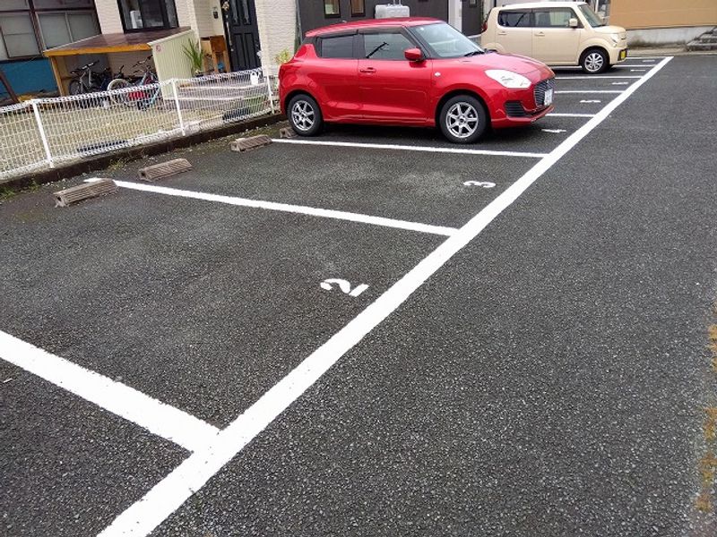 レオパレス神町 駐車場