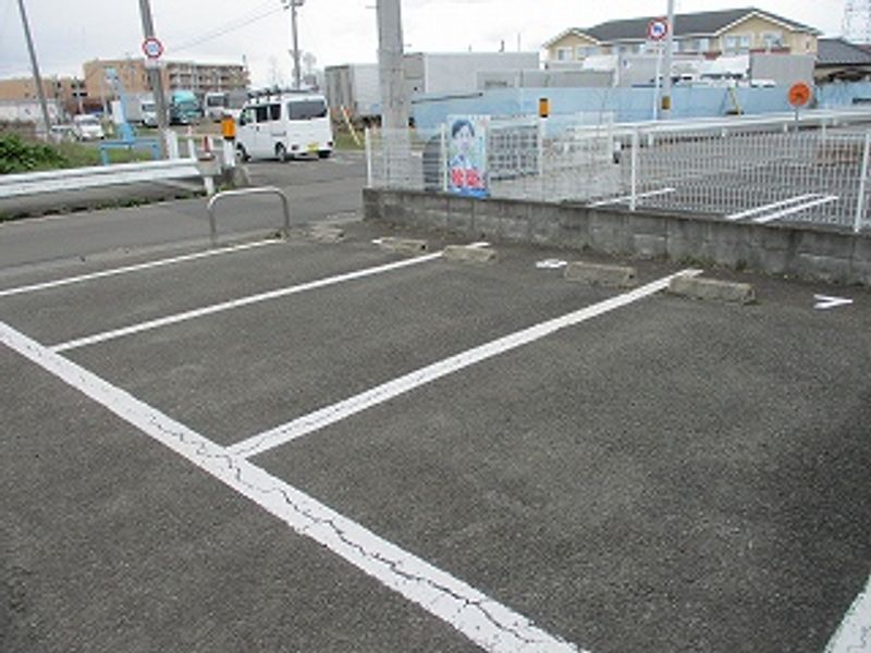 レオパレスウィステリアＴＡＧＯ 駐車場