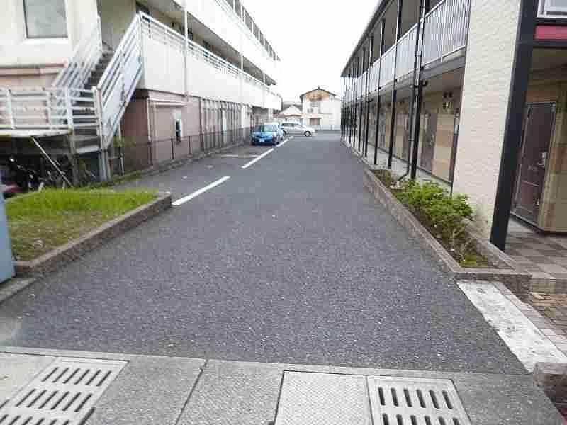 レオパレスたてうま 駐車場