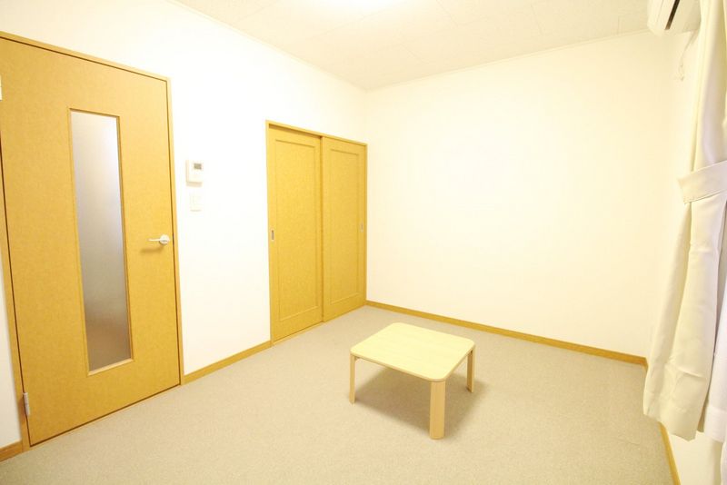 レオパレスフリューゲル 居間