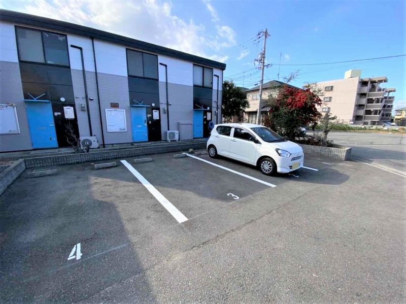レオパレスエムズコートＡ 駐車場
