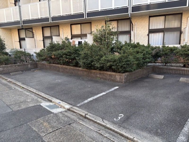レオパレス太閤 駐車場