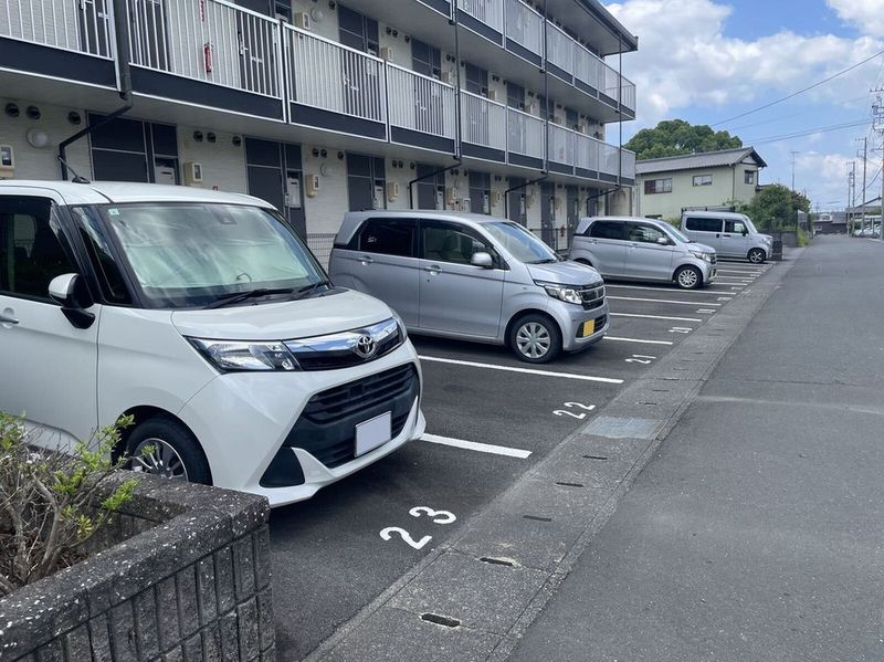 レオパレスＭＡＮＡＴＯ 駐車場