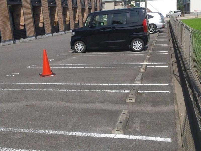 レオネクストエスベランサ 駐車場