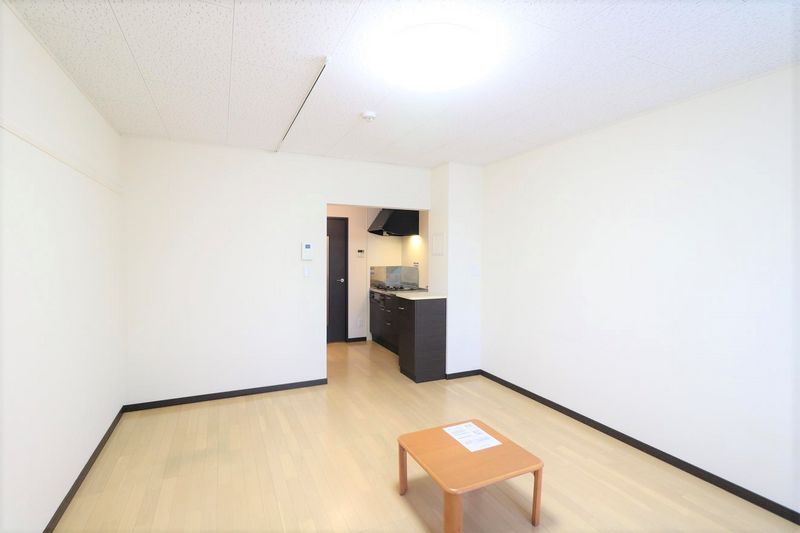 レオネクスト園部木崎町 居間