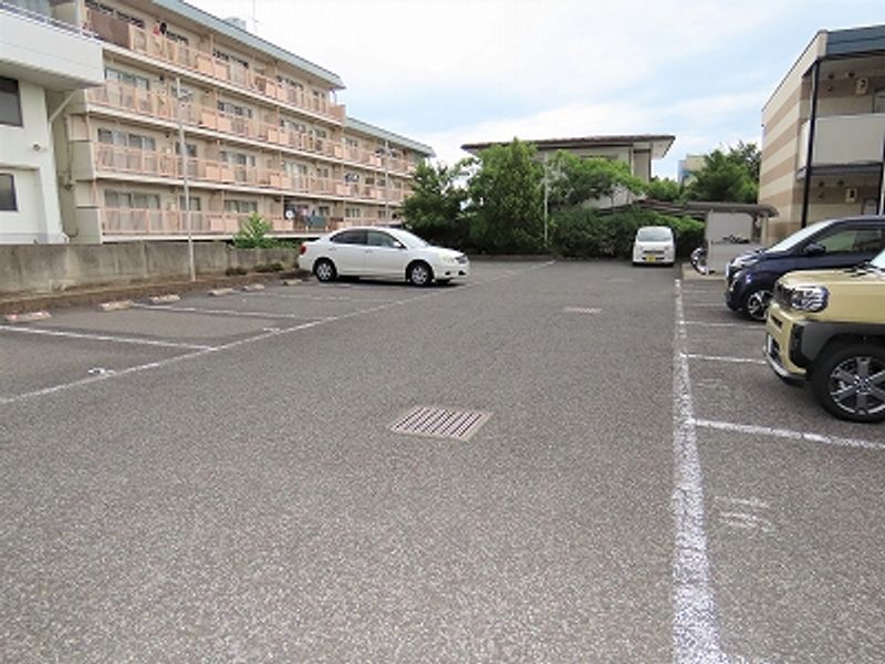 レオパレスレジデンス上松 駐車場
