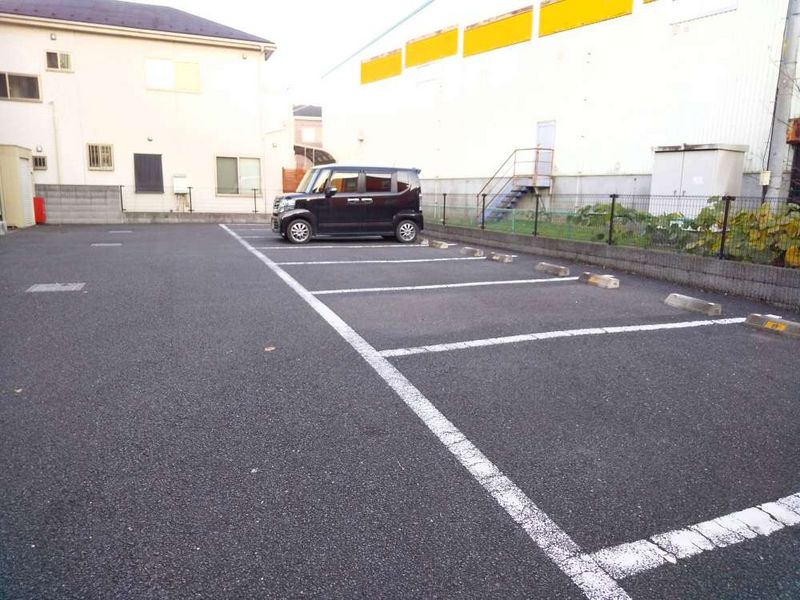 レオパレスＮｅｅｄｓ 駐車場