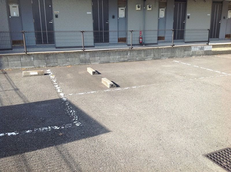 レオパレスレストⅢ 駐車場