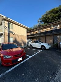 レオネクストｉ参番館 駐車場