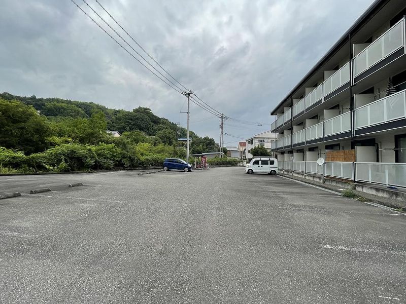 レオパレスマルベリー 駐車場