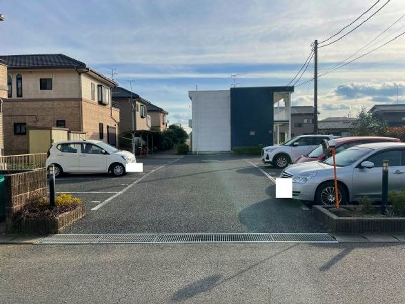 レオパレス広町 駐車場