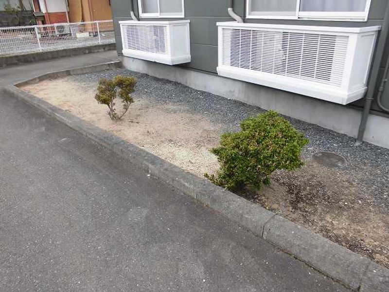 レオパレスニシキ 庭